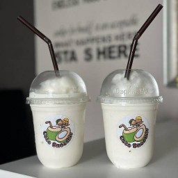 CoCo Smoothie by CR (น้ำมะพร้าวปั่นนมสด)