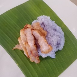 ข้าวเหนียวหมูทอดตองหน่อย