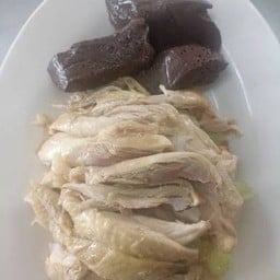 ไก่ต้มสับเป็นกับ