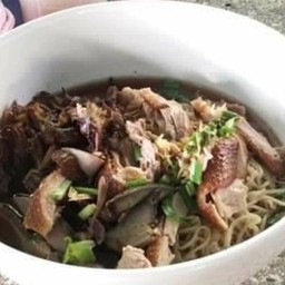 ร้านก๋วยเตี๋ยวเป็ดเจ๊มาลีโค้งโรงถ่าน