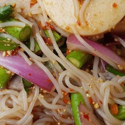 ยำขนมจีนแบบนัวๆ (ทางร้านไม่แยกน้ำยำ/อื่นๆ)