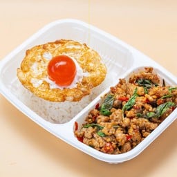 กะเพราหมูสับเนื้อล้วน + ไข่เค็มไชยา