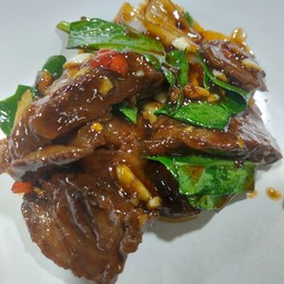 เนื้อแดงราดข้าว