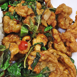 กระเพราไก่กรอบ (เป็นกับข้าว)