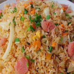 ข้าวผัดแหนม