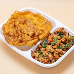 กะเพราหมูสับเนื้อล้วน + ไข่เจียว