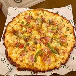Hawaiian Pizza - Savory Bacon Meets Juicy Pineapple