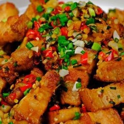 หมูกรอบคั่วพริกเกลือ