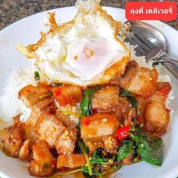 กระเพราหมูกรอบ+ไข่ดาว ราดข้าว