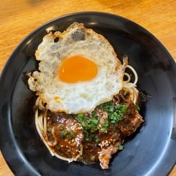 บะหมี่หน้าหมูผัดหม่าล่า+ไข่ดาว