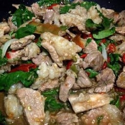 กระเพราเนื้อติดมันเป็นกับ