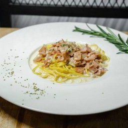สปาเก็ตตี้คาโบนาร่าแฮมไก่