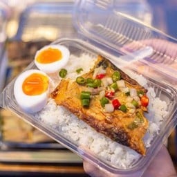 ห่อหมกทะเลย่าง กะ เตี๋ยวน้ำตกหมู