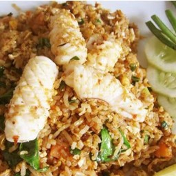 ข้าวผัดปลาหมึก