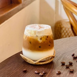 Vanilla Latte with Salted Caramel Cream