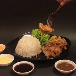 ข้าวไก่กรอบซอสชีสดิบซาวครีม
