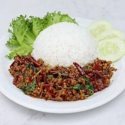 กระเพราหมูสับราดข้าว