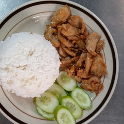ไก่กระเทียมราดข้าว