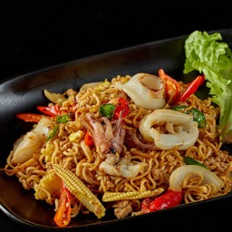 มาม่าผัดขี้เมาหมึก