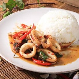 กระเพราปลาหมึก