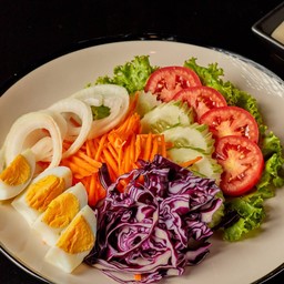 สลัดผักใส่ไข่