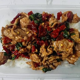 ข้าวกะเพราหมู (หมูชิ้น)