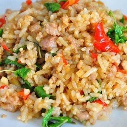 ข้าวกระเพราคลุก หมู ไก่ เนื้อ