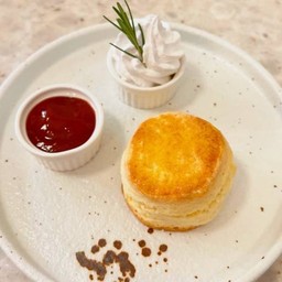 สโคน(1ชิ้น)& ซอสสตอเบอร์รี่