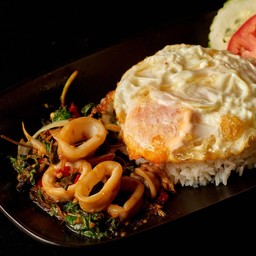 ข้าวกะเพราหมึก