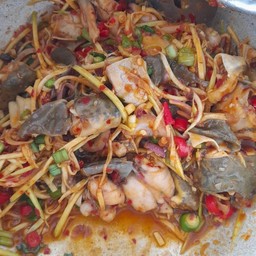 ยำกบใส่มะม่วง