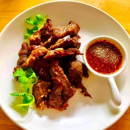 เนื้อทอด น้ำจิ้มแจ่วมะนาว