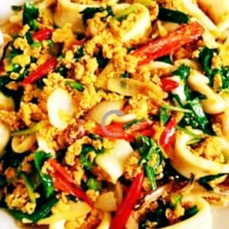 ผัดผงกระหรี่ทะเล(กับข้าว)