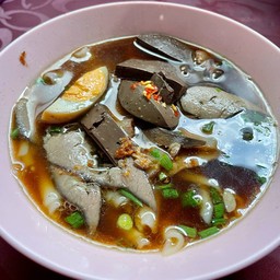ก๋วยจั๊บป้าน้อย(คุณยายกี) เจ้าเก่าตลาดสดเมืองสุพรรณ ฯ
