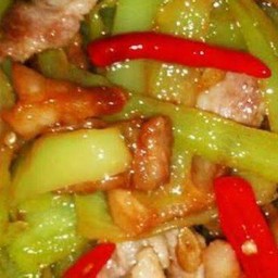 หมูกรอบผัดพริกหยวก