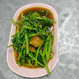 ผักบุ้งหมูกรอบ