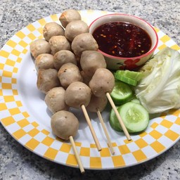 ลูกชิ้นปิ้ง & ทอด ** ผักฟรี ** น้ำจิ้มรสเด็ด สาขา ลาดพร้าว 54