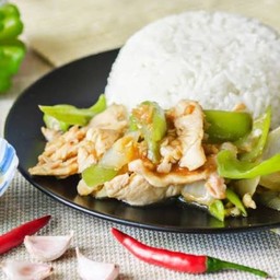 ไก่ผัดพริกหยวก