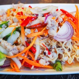 ยำมาม่าหมูสับ