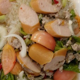 ยำไส้กรอก