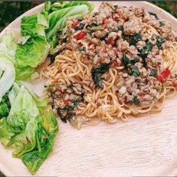 มาม่า กระเพราหมู