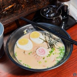 ทงคตซึราเมง ซุปกระดูกหมู