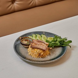 ข้าวผัดคอหมูย่าง