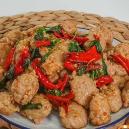 กระเพราหมูเด้ง