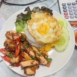 ข้าวกะเพราไก่กรอบ