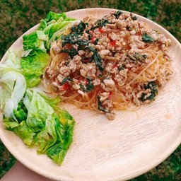 วุ้นเส้น กะเพราหมู