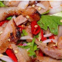 ยำคอหมูย่าง