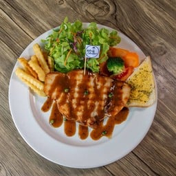 สเต็กสะโพกไก่พริกไทยดำ