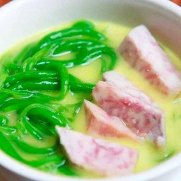ลอดช่อง+เผือก  น้ำกะทิเคี่ยวหอมๆ อบควันเทียน