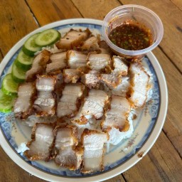 ข้าวหมูทอด โคตรเยอะ