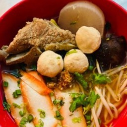 ชายสี่ บะหมี่เกี๊ยว (หน้าสนามบิน)